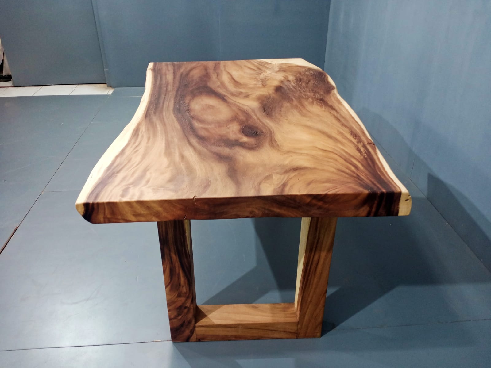 The 160cm x 90cm Live Edge Slab Mey Dining Table