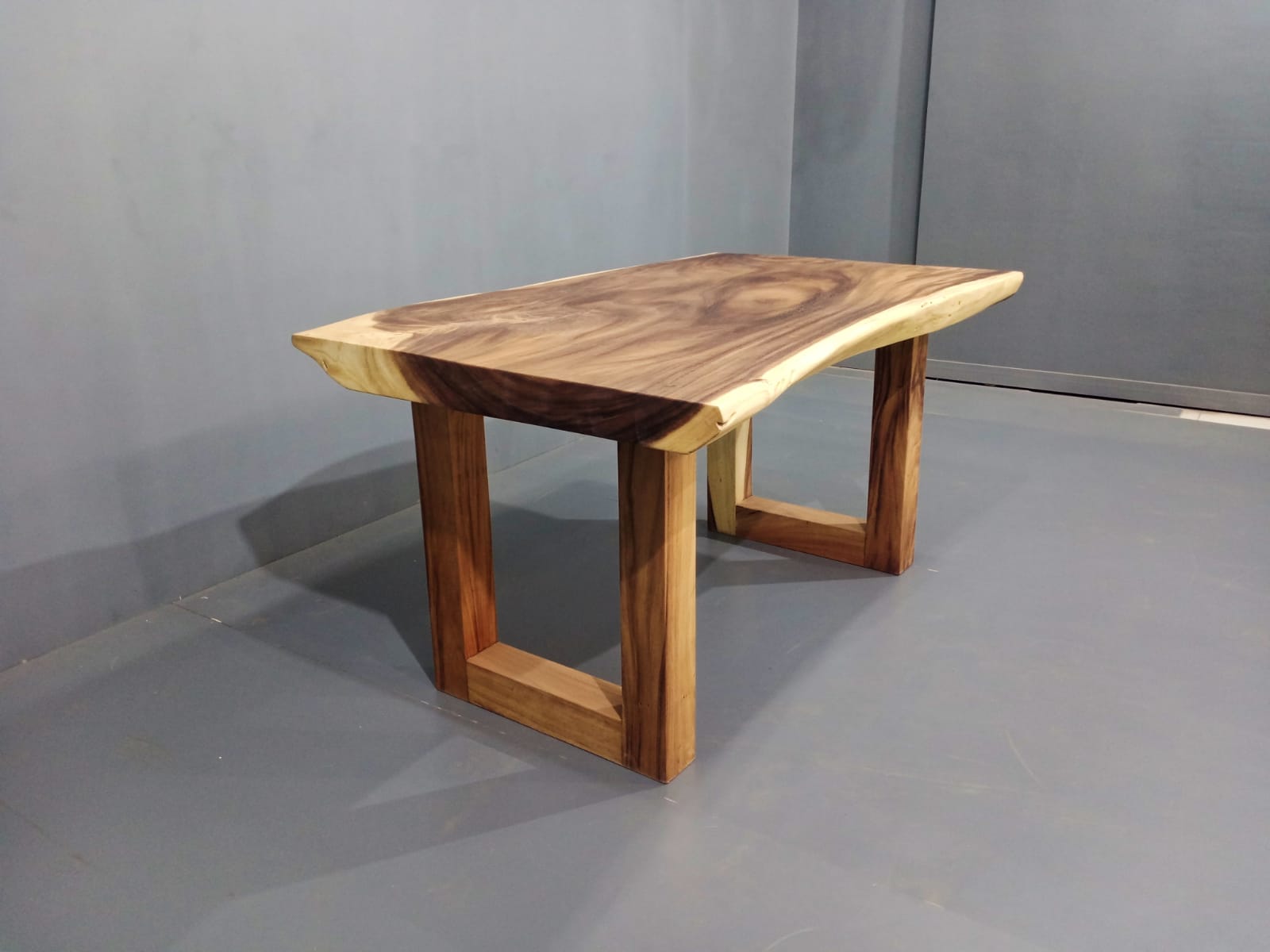 The 160cm x 90cm Live Edge Slab Mey Dining Table