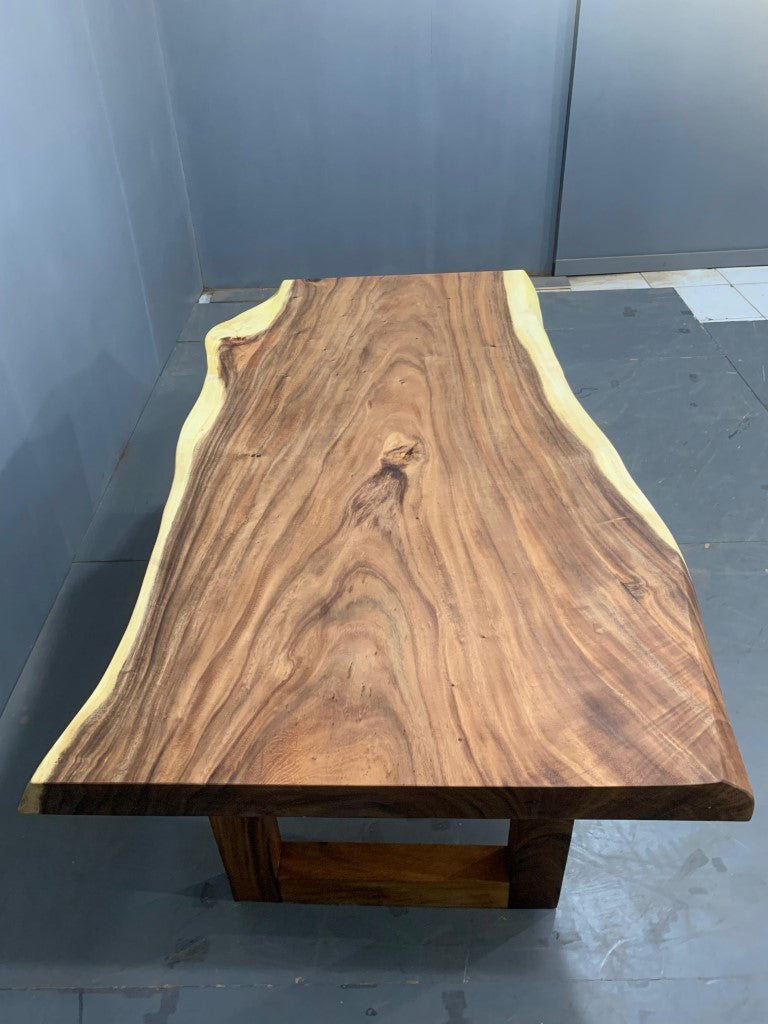 The 160cm x 92cm Live Edge Dining Table