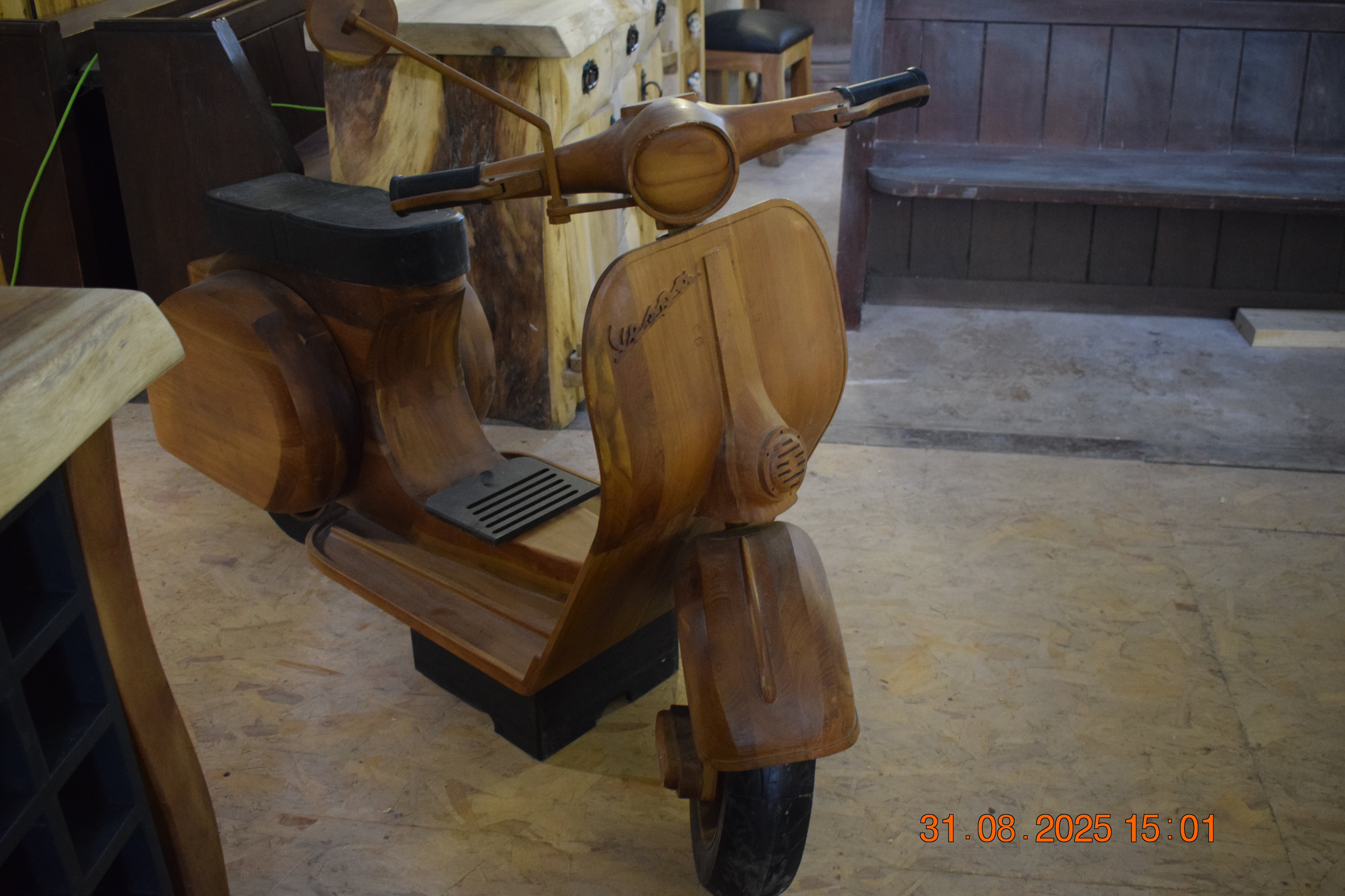 Handcrafted Wooden Vespa Scooter – Unique Vintage-Style Decor Piece 🪵🛵