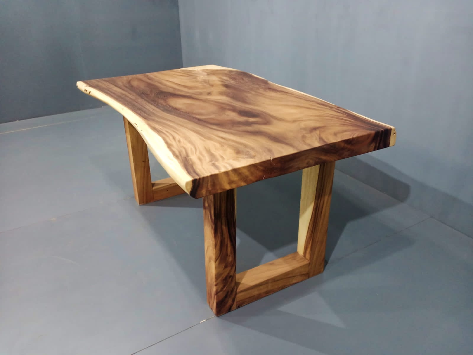 The 160cm x 90cm Live Edge Slab Mey Dining Table