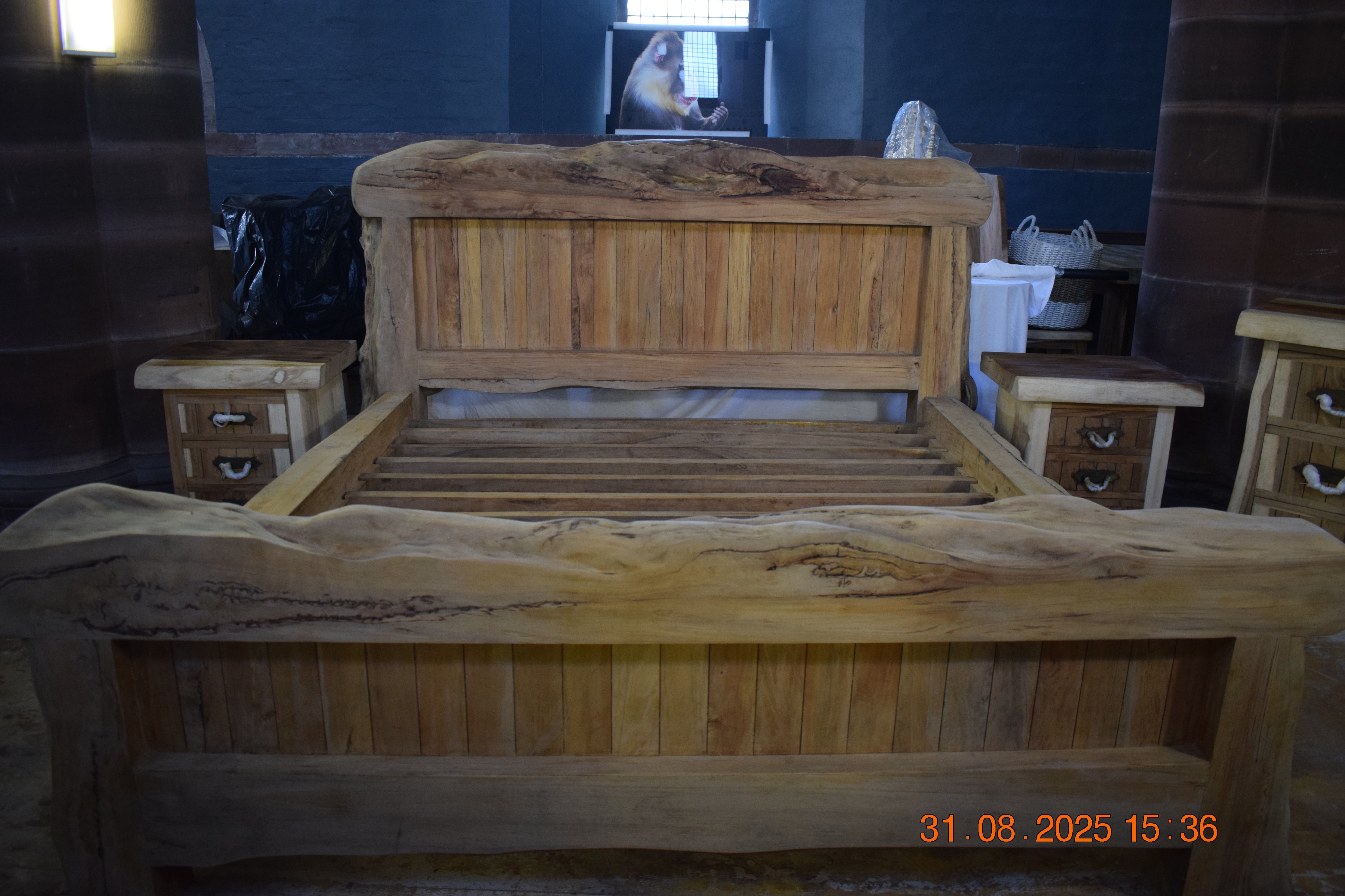 Live Edge Bed